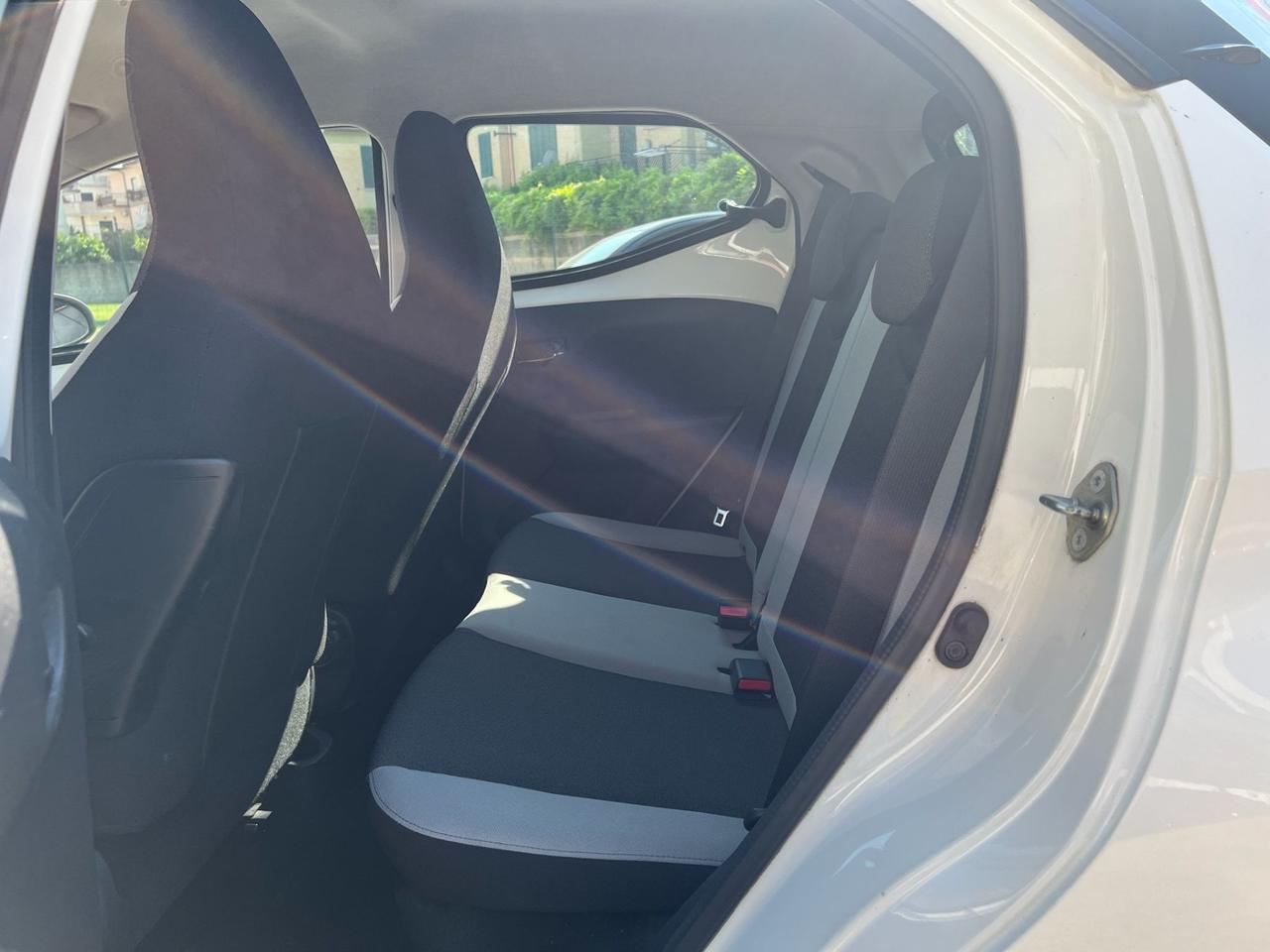 Toyota Aygo 1.0 VVT-i 69 CV 5 porte x-cool CLIMA/BLUETOOTH