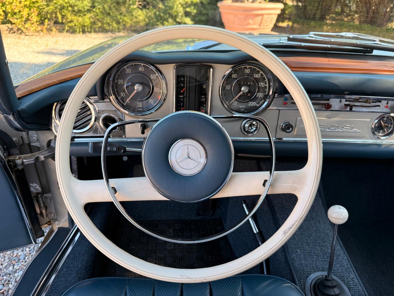 Mercedes-benz SL 230 Pagoda W113