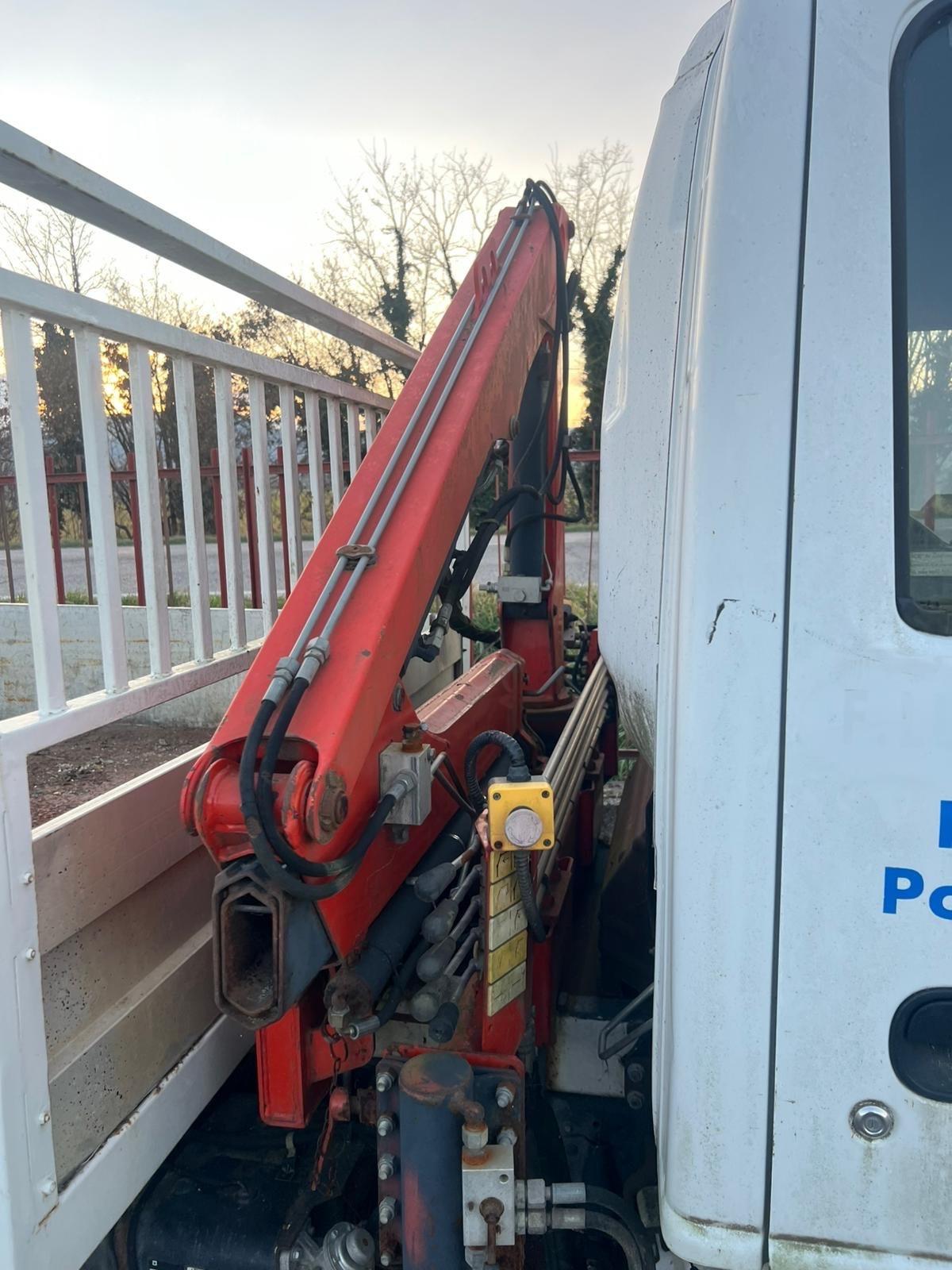 ISUZU CON GRU CASSONE FISSO