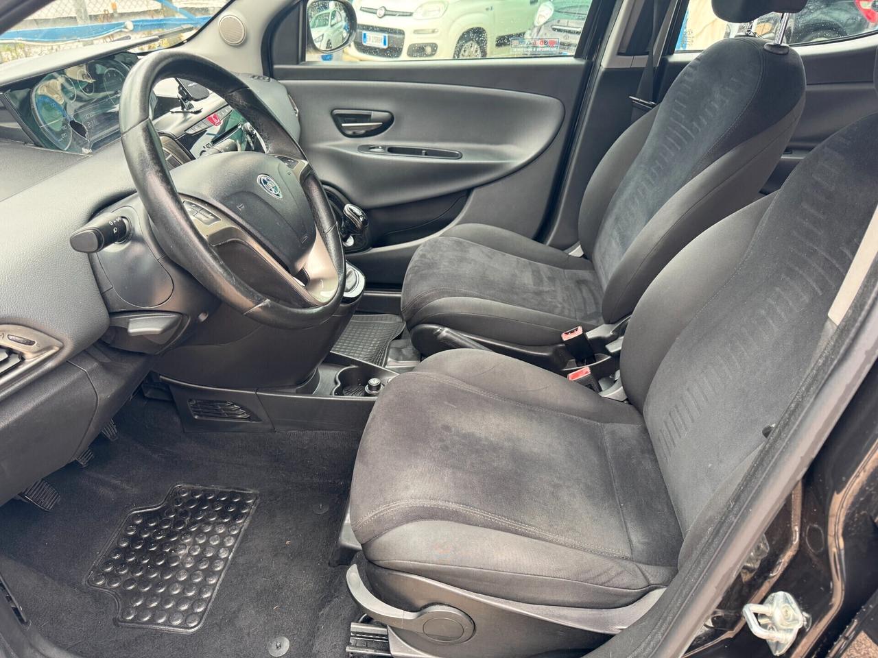 Lancia Ypsilon 0.9 TwinAir 85 CV 5 porte Metano Ecochic Gold 11/2015 1 prop. nord italia km certificati