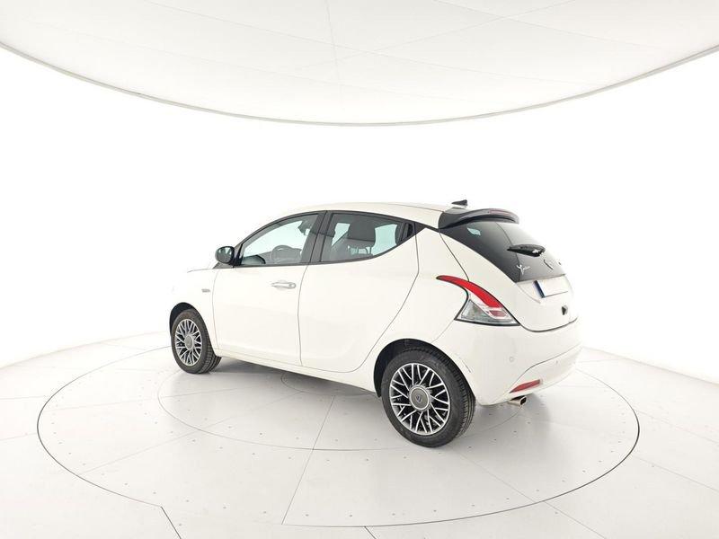 Lancia Ypsilon 1.0 FireFly 5 porte S&S Hybryd Gold