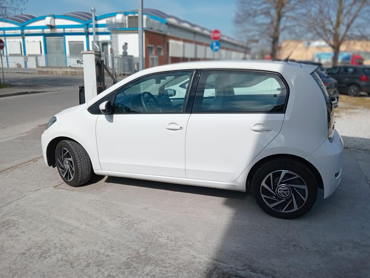 Volkswagen up! 1.0 5p. move up!