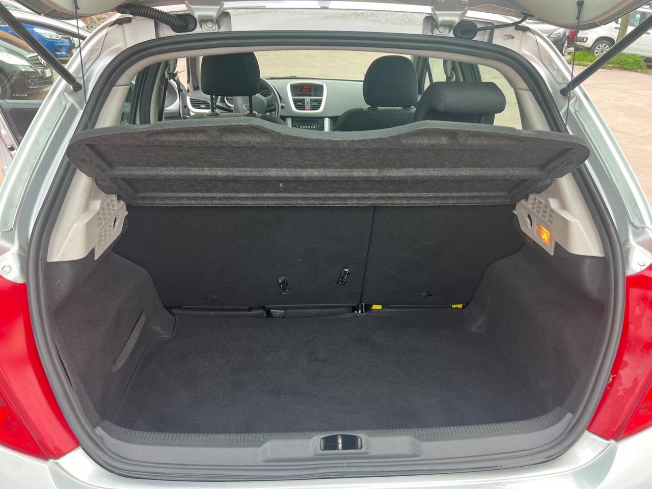 Peugeot 207 Plus 1.4 HDi 70CV 5 porte