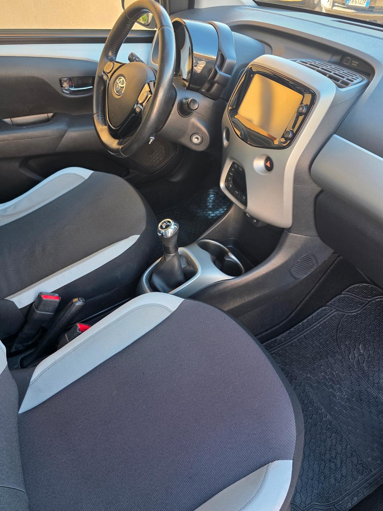 Toyota Aygo 1.0 VVT-i 69 CV 5 porte x-Play