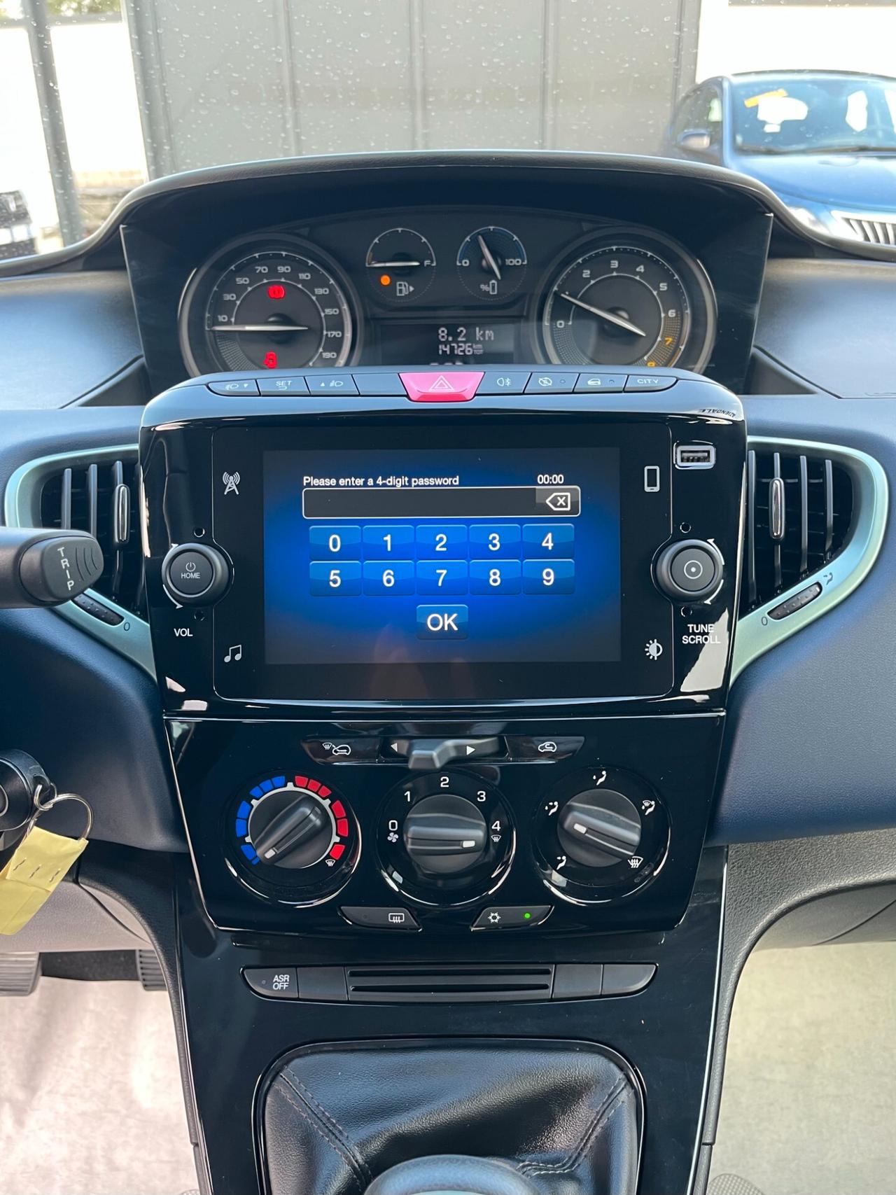 Lancia Ypsilon 1.0 FireFly 5 porte S&S Hybrid Platino