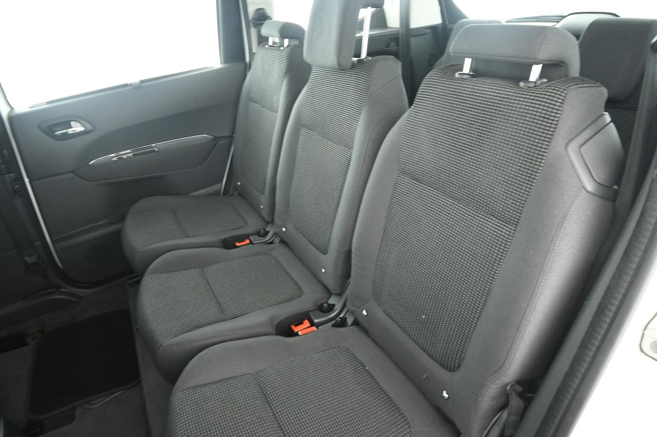 PEUGEOT 5008 1.6 hdi 8v Active 115cv COMMERCIANTI+7 POSTI