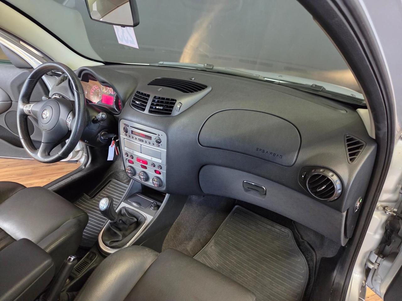 Alfa Romeo 147 3 Porte 147 3p 1.6 ts 16v Distinctive c/esp 105cv