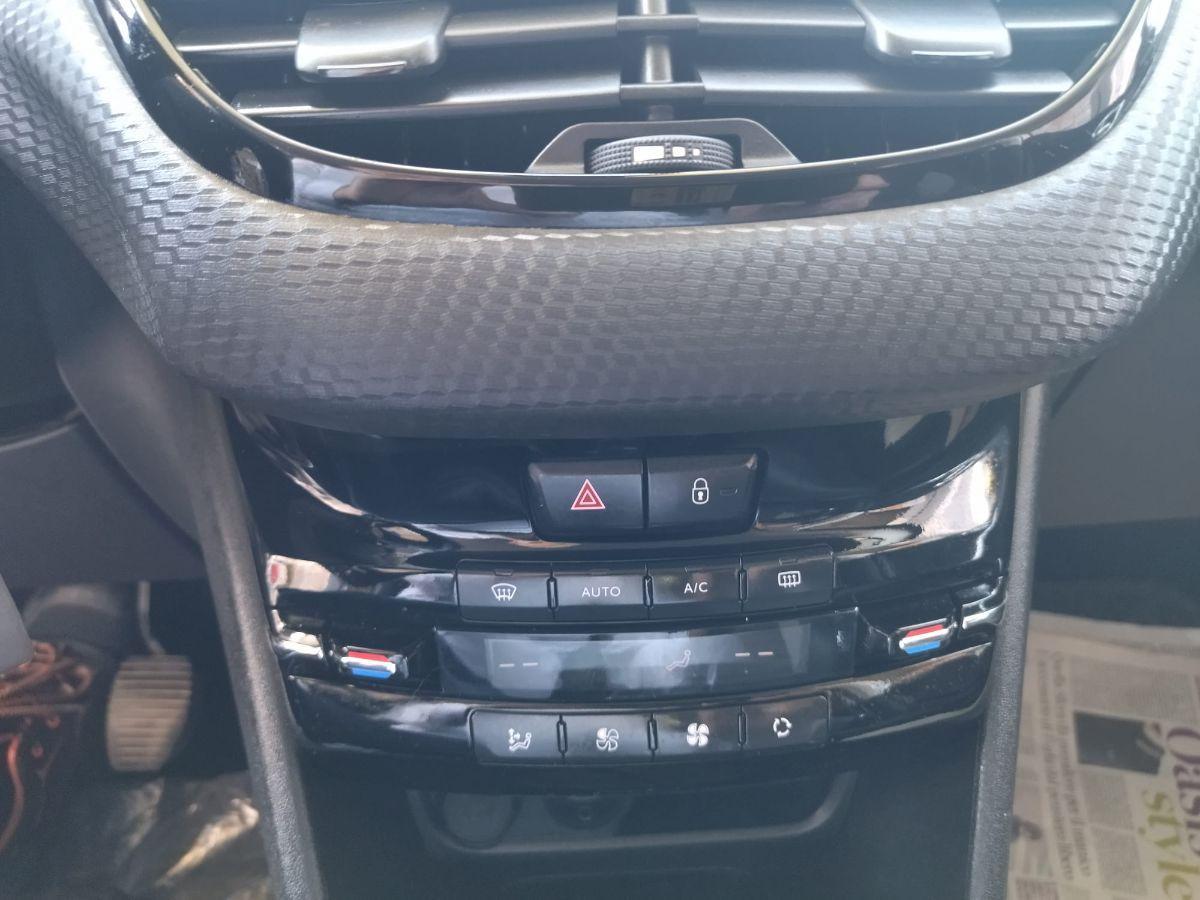 PEUGEOT 2008 BlueHDi 100 Allure NAV/SENS.