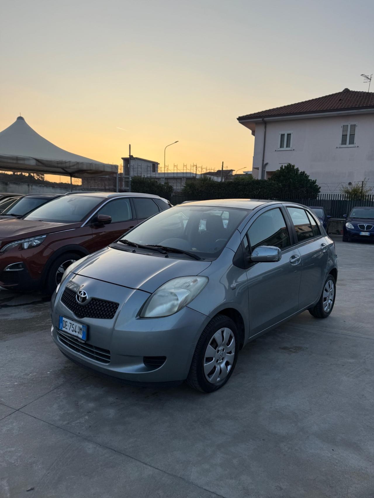 Toyota Yaris 1.0 5 porte Sol