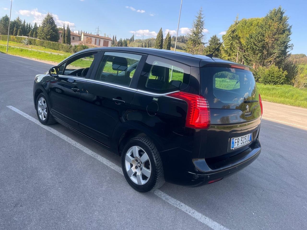 Peugeot 5008 1.6 HDi 115CV Business 7 POSTI