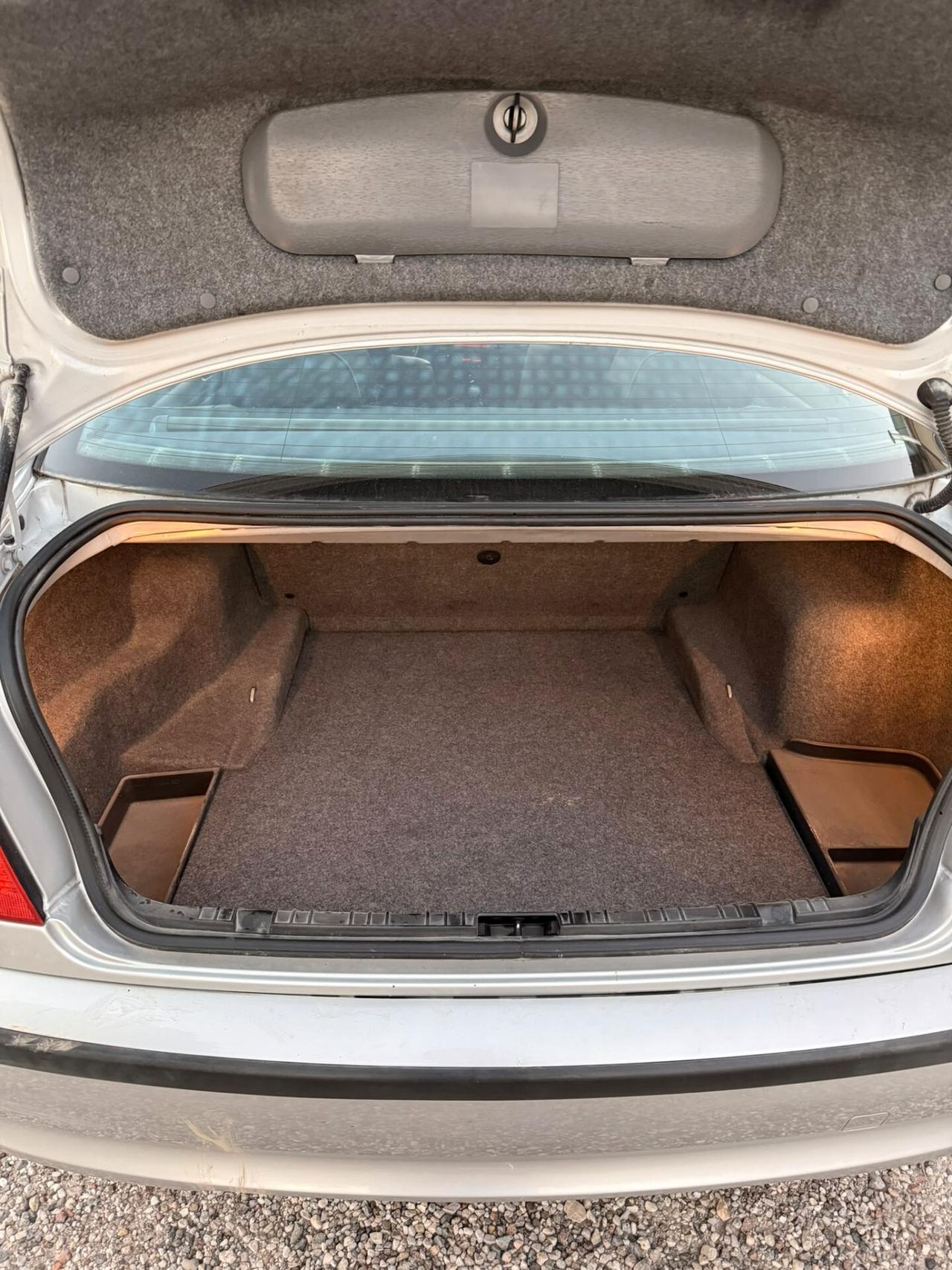 BMW 320d E46 – TRAZIONE POSTERIORE – INTERNI IN PELLE