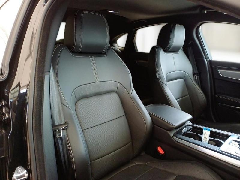 JAGUAR XF 2.0D MHEV 204 CV R-DYNAMIC S AUTO 4 PORTE BERLINA