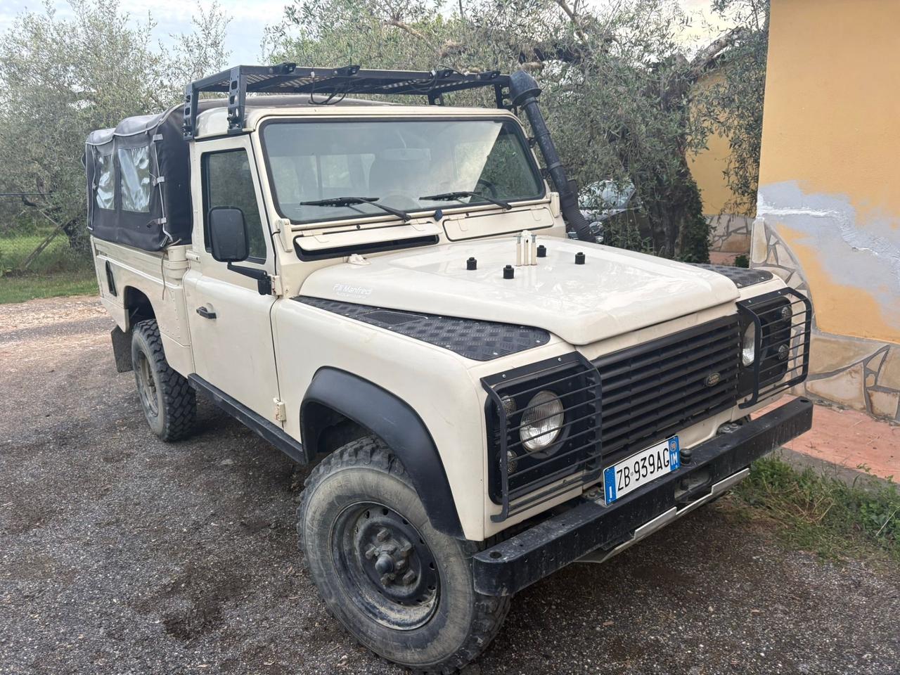 Land Rover Defender 110