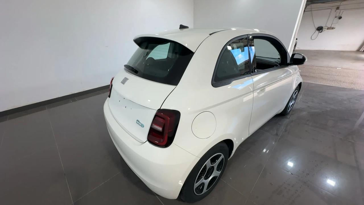 Fiat 500 500e Berlina 42 kWh Passion