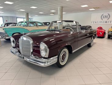 Mercedes-Benz 220 SE