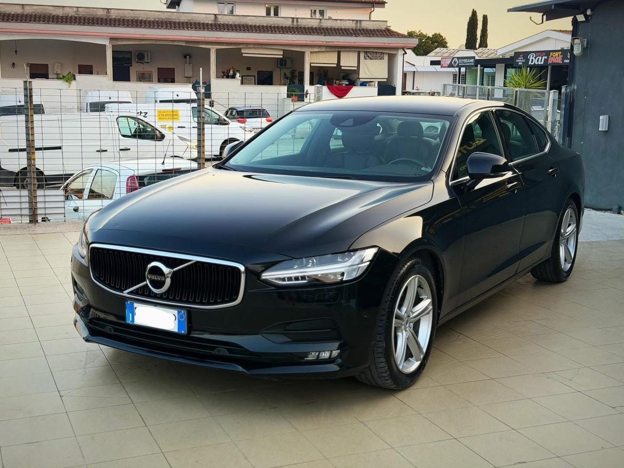 Volvo S90 D5 AWD Geartronic Momentum