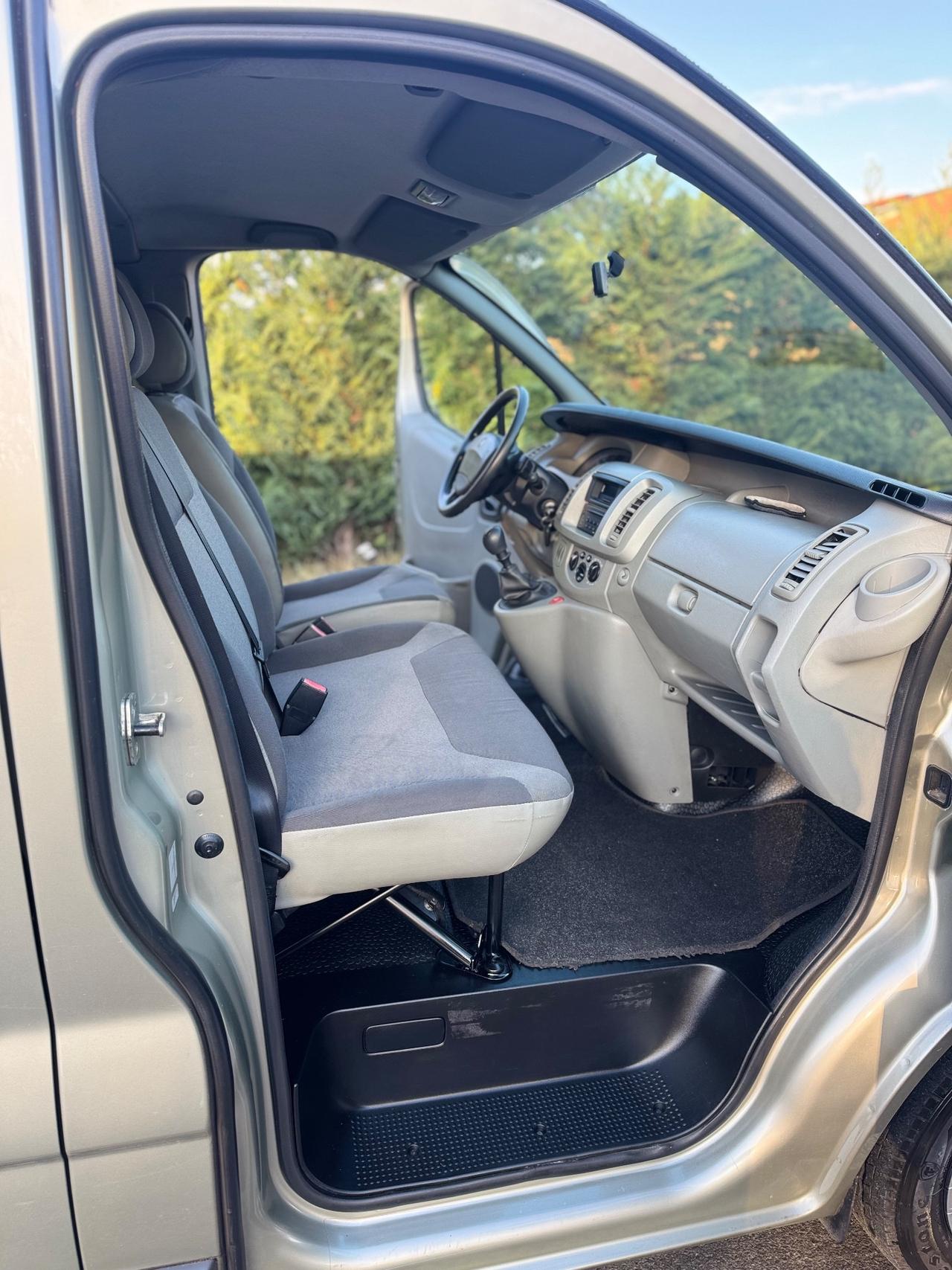 RENAULT RENAULT TRAFIC PEDANA TRASPORTO DISABILI 140.000 KM