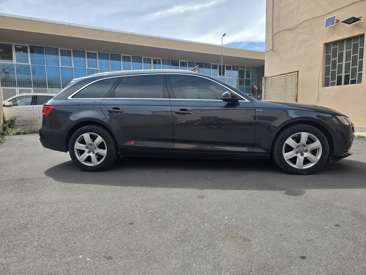 Audi A4 2.0 TDI 150 CV ultra S tronic Business Sport PERFETTA