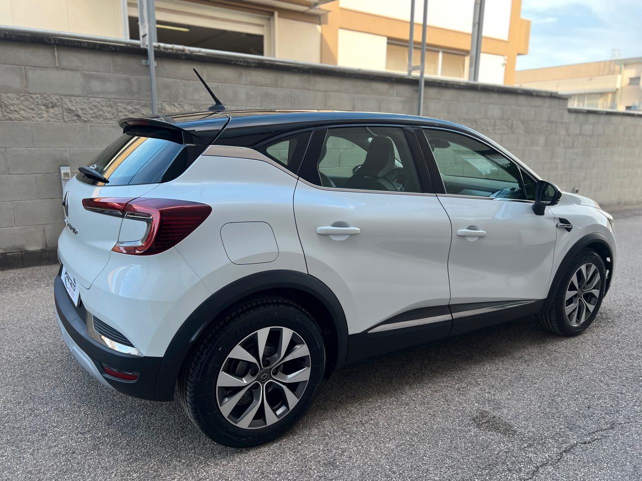 Renault Captur 1.5 blue dci 95CV Intens LED/NAVI/CAMERA. PERFETTA!!