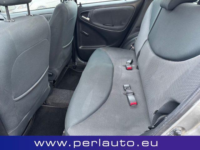 TOYOTA Yaris 1.0i 16V cat 5 porte Sol