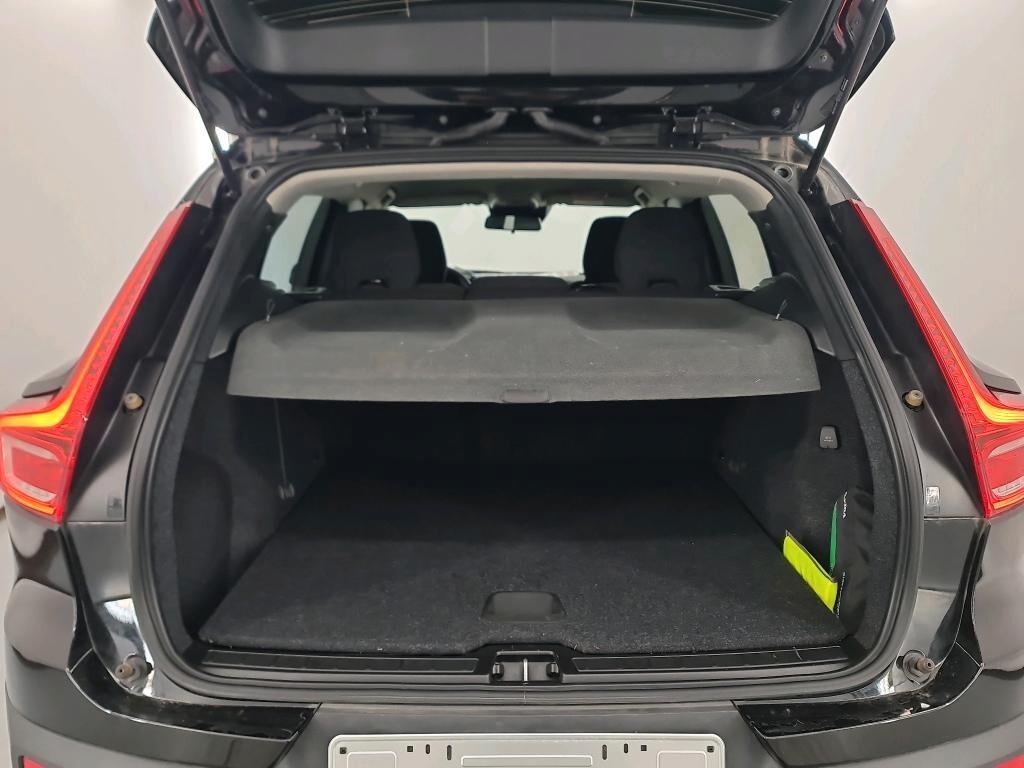 VOLVO XC40 1.5 T2 129CV 6M. MOMENTUM CORE ( FARI LED - COCKPIT - CRUISE - NAVI - PDC )