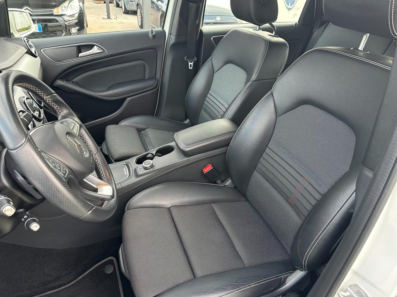 Mercedes-Benz B 180 SPORT*AUT*NAVI*KAMERA*KEY*BLUETOOTH*F1*MULTILED*