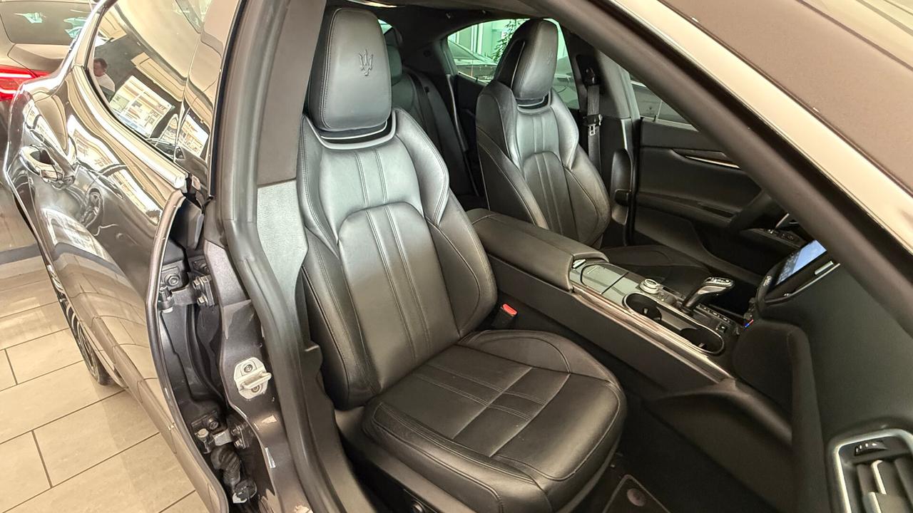 Maserati Ghibli V6 Diesel 275 CV Gransport TETTO