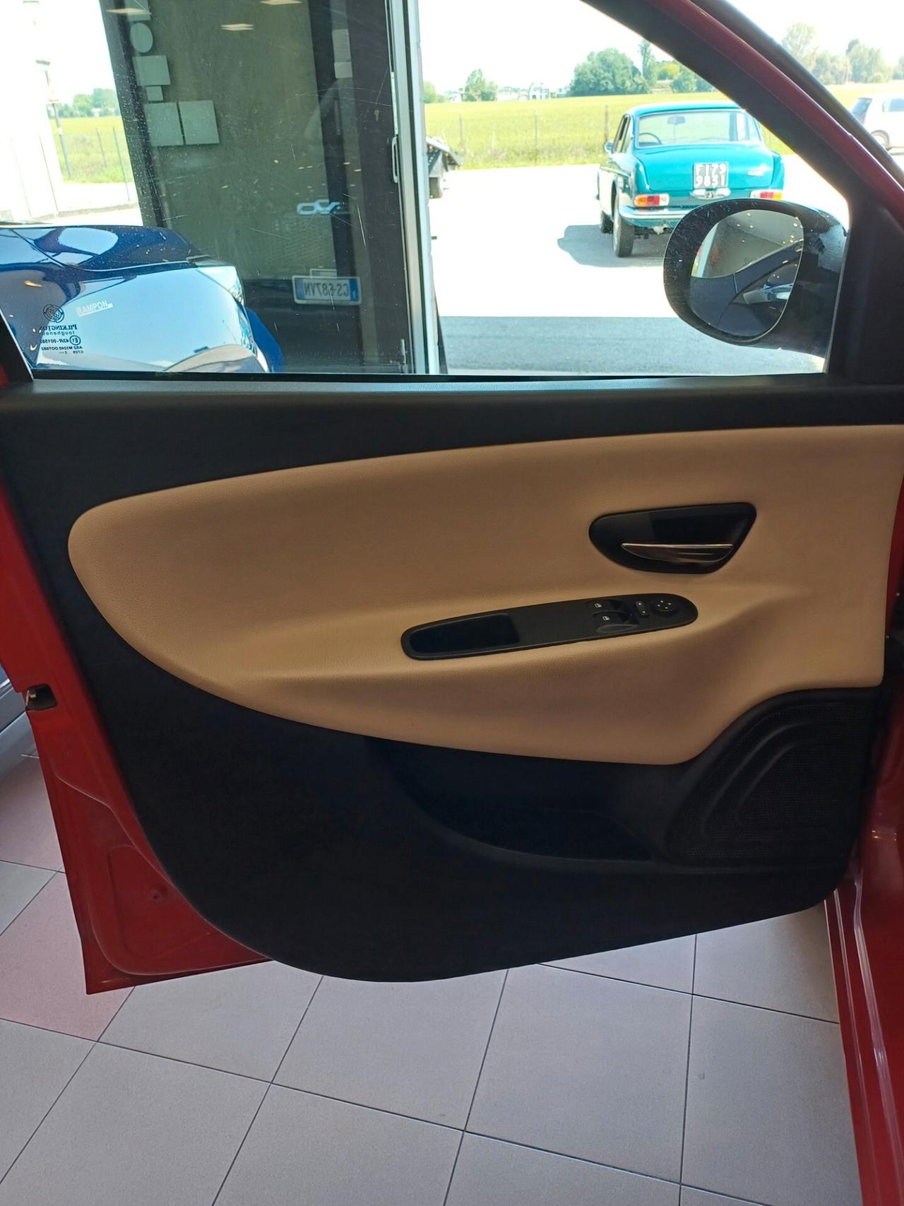 Lancia Ypsilon 0.9 TwinAir 85 CV 5 porte S&S Silver