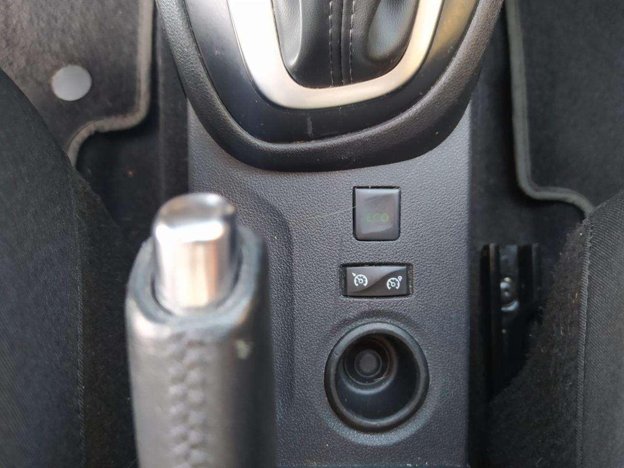 Renault Captur dCi 8V 90 CV EDC Start&Stop Energy Initiale Paris