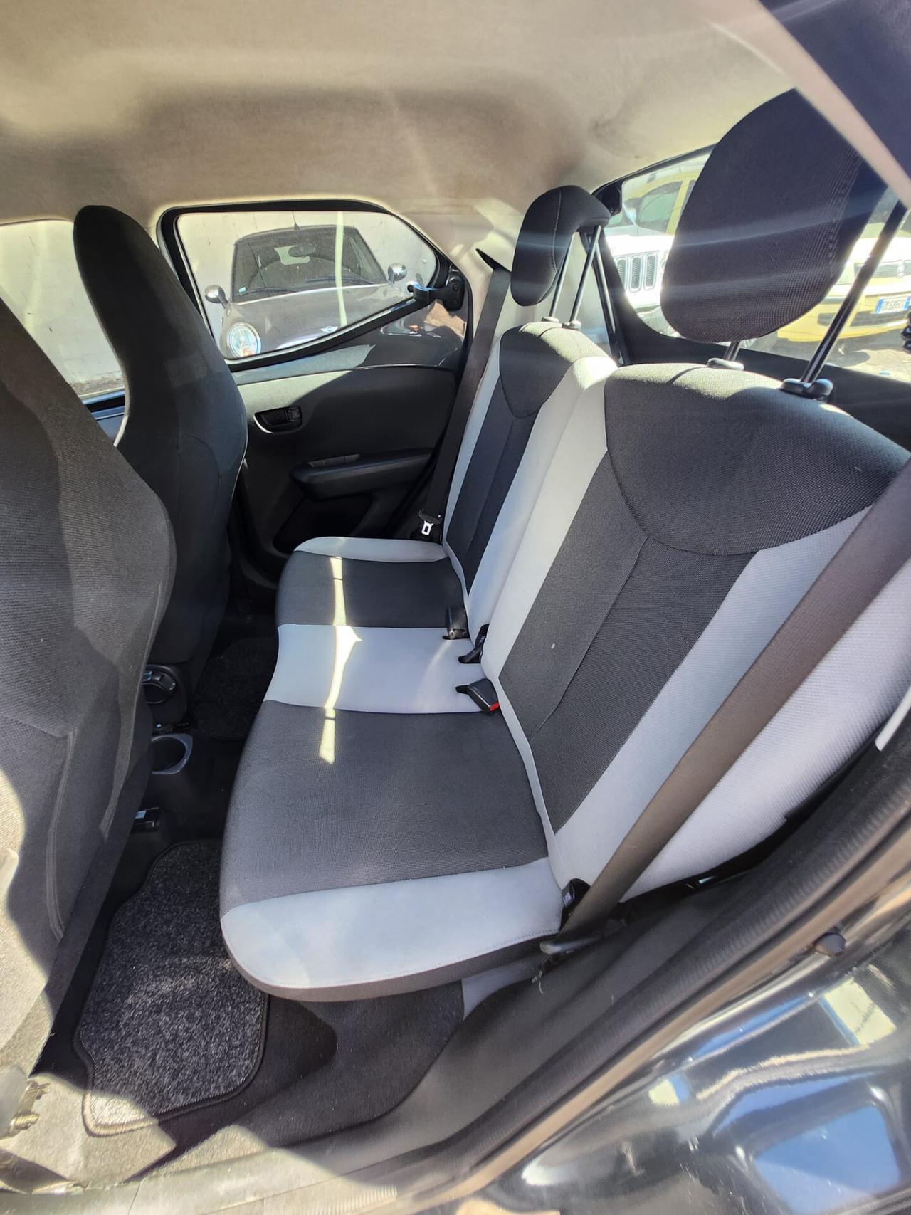 Toyota Aygo 1.0 VVT-i 69 CV 5 porte x-wave