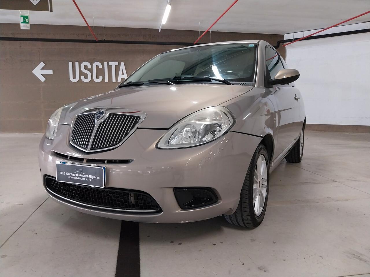 Lancia Ypsilon 1.3 MJT 75 CV VERSUS automativa - ok neopatentati