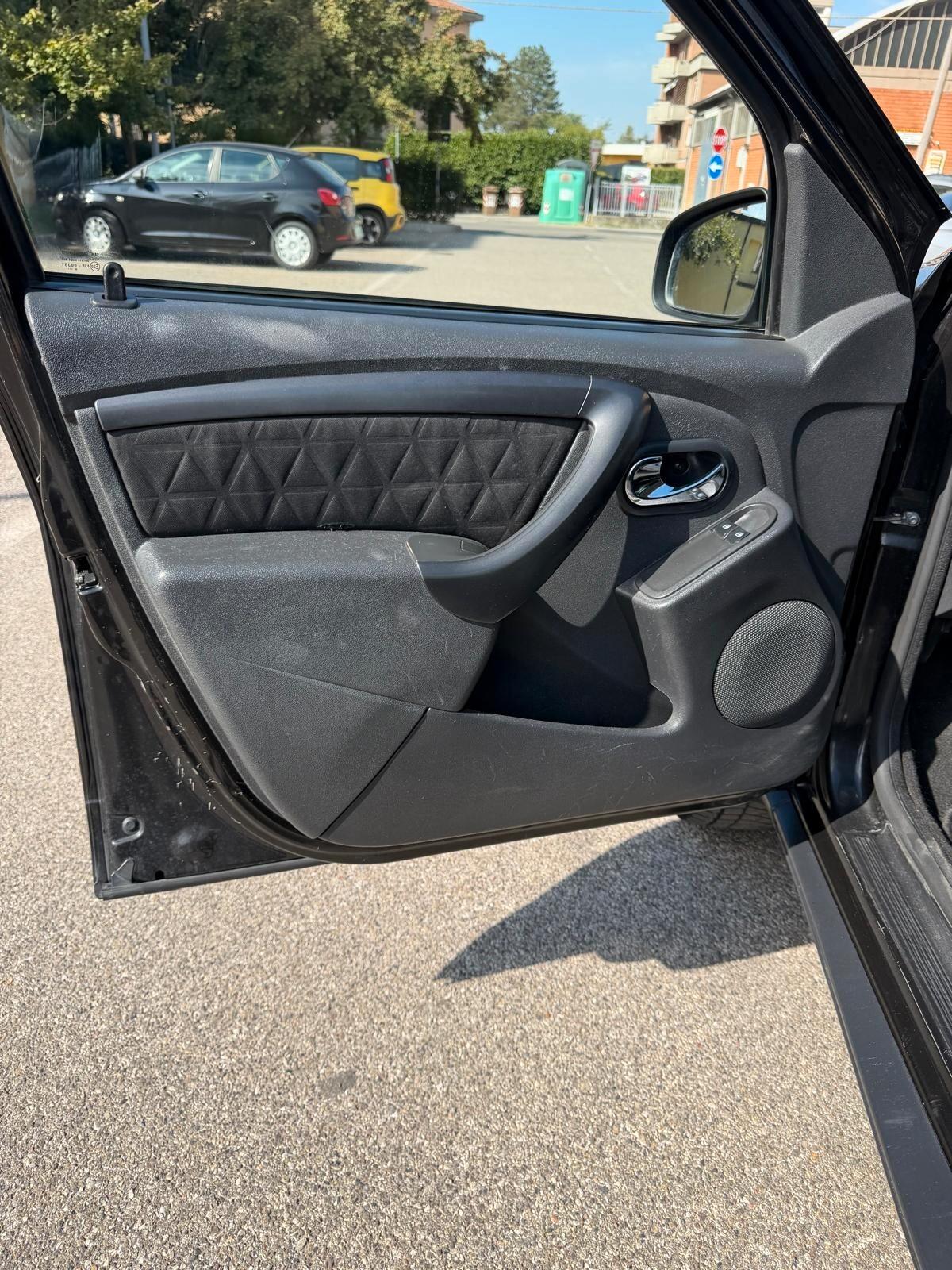 Dacia Duster 1.6 Gpl - NAV. - NEOP. - 12 MESI DI GARANZIA -