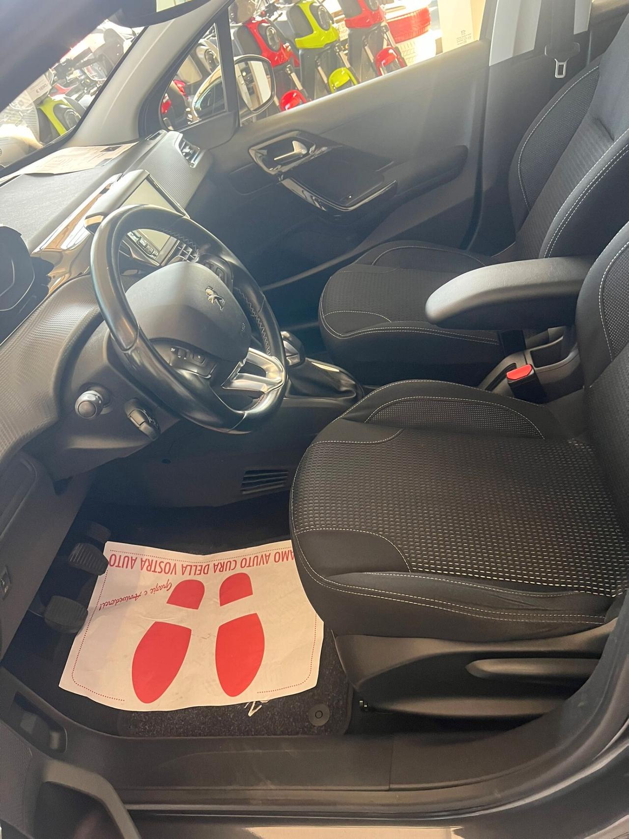 Peugeot 208 PureTech 82 5 porte Allure