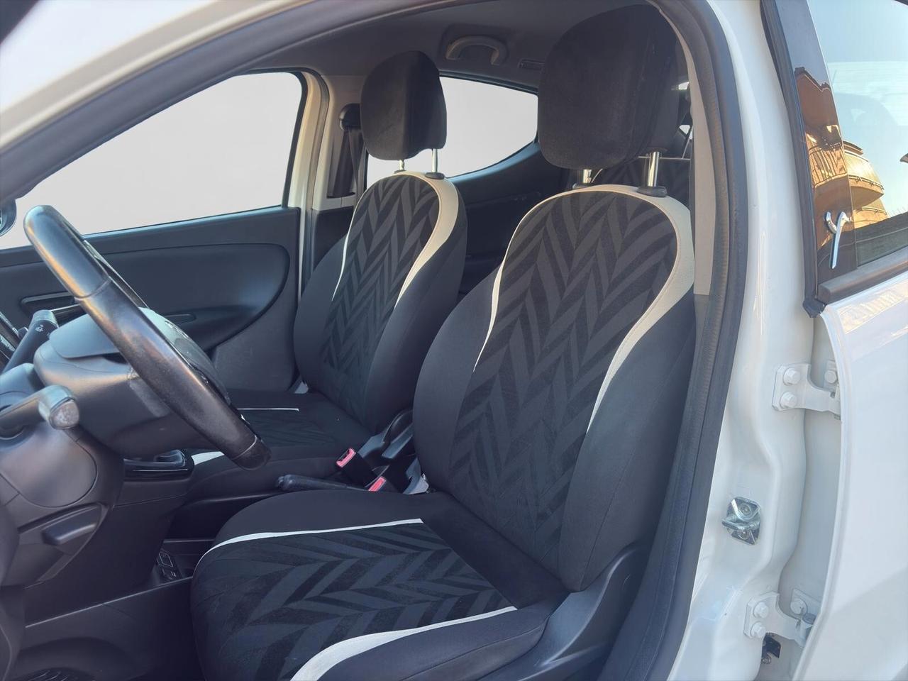 Lancia Ypsilon 1.2 69cv Gold NEOPATENTATI