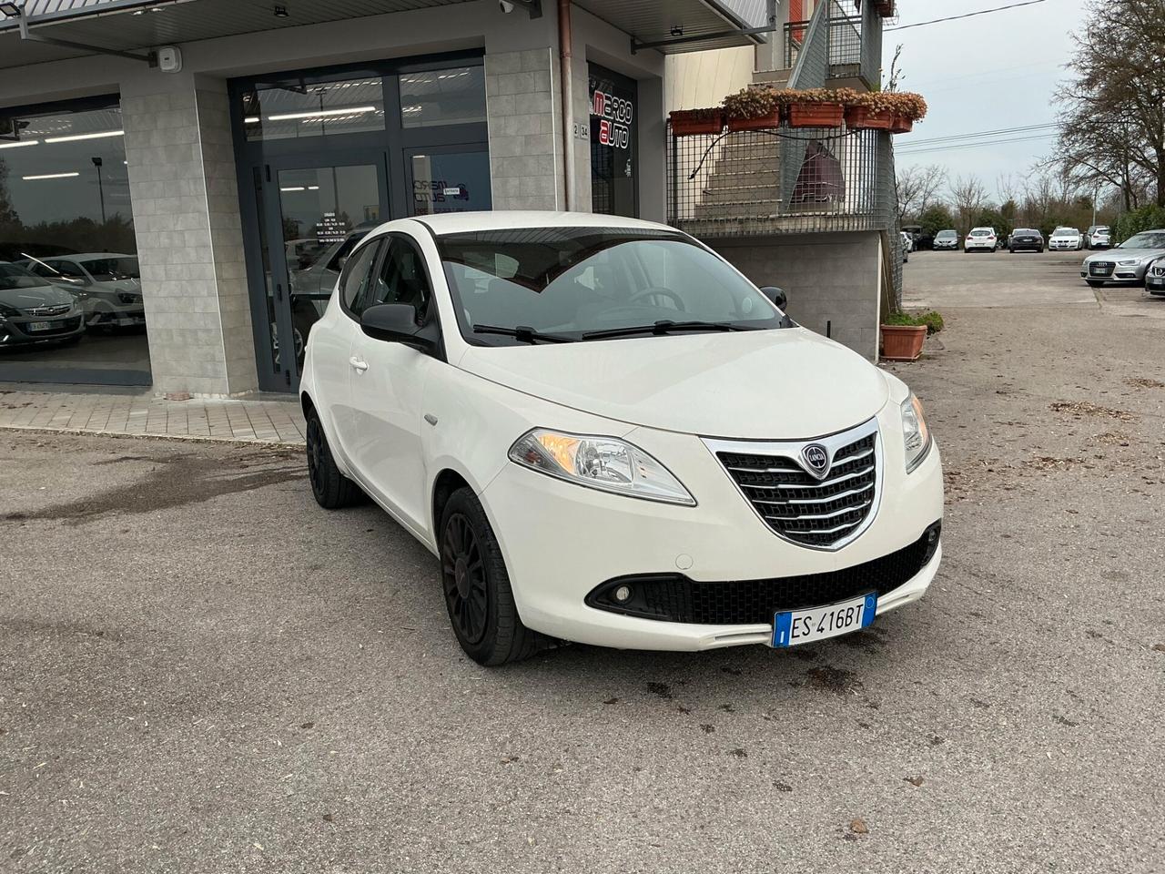 Lancia Ypsilon 1.2 benzina Neopatentati