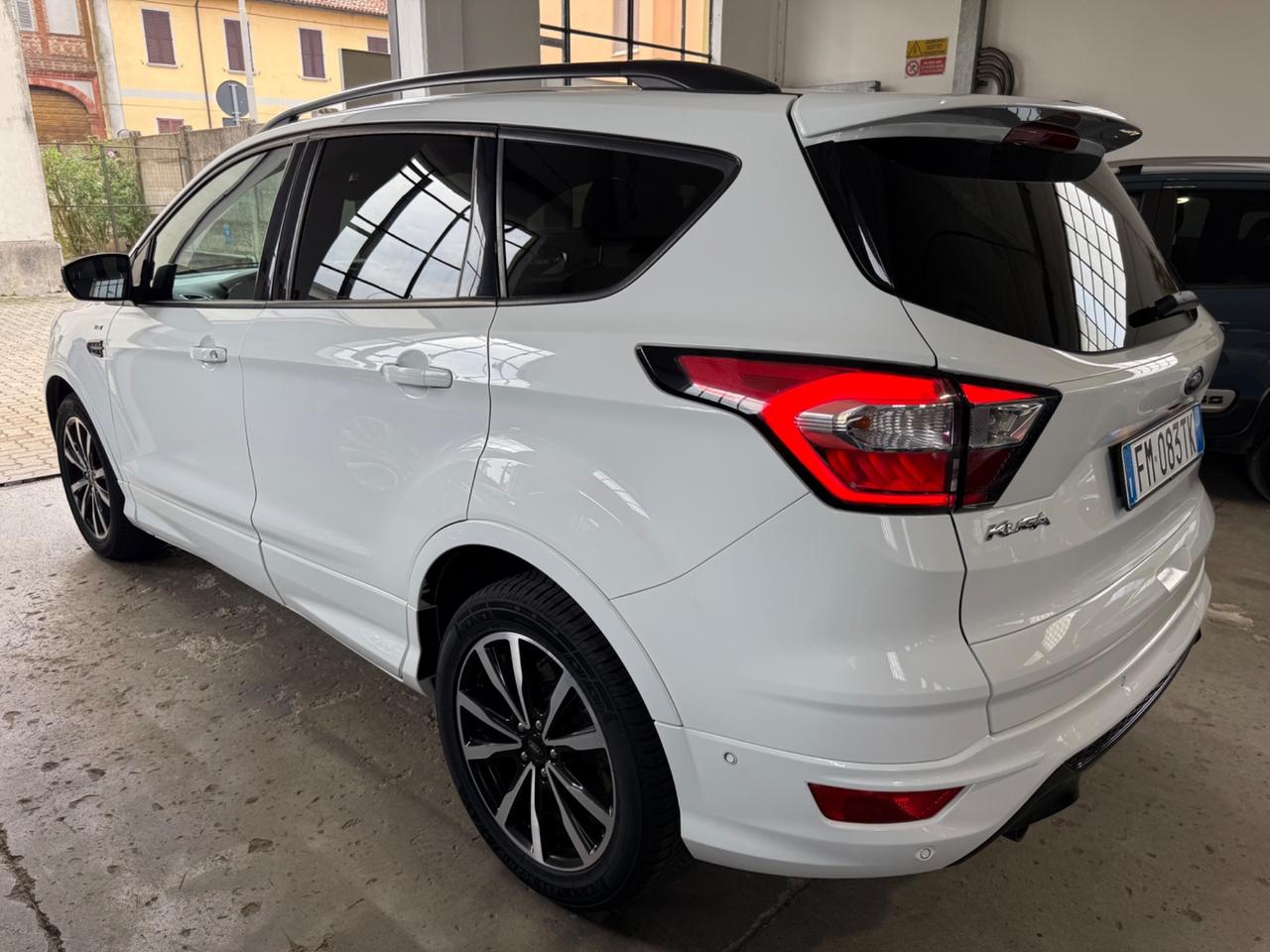 Ford Kuga 1.5 TDCI 120 CV S&S 2WD Powershift ST-Line