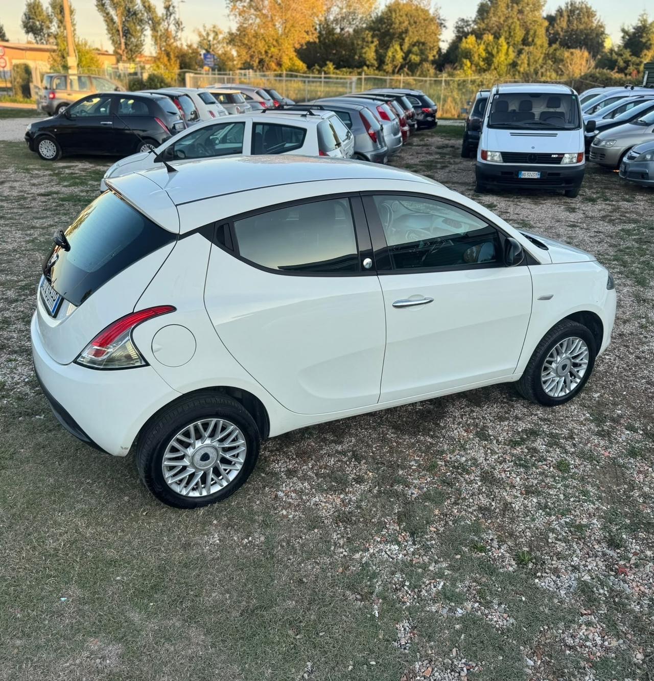 Lancia Ypsilon 0.9 TwinAir 85 CV 5 porte Metano Ecochic Gold