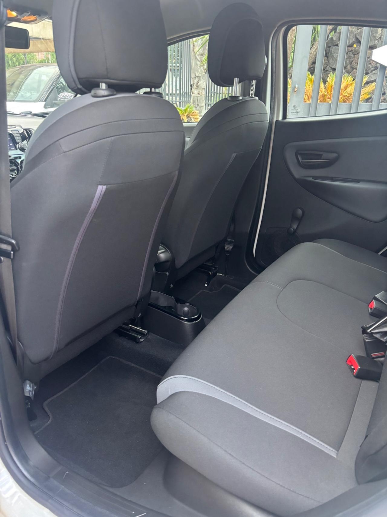Lancia Ypsilon 1.3 MJT 16V 95 CV 5 porte S&S Silver
