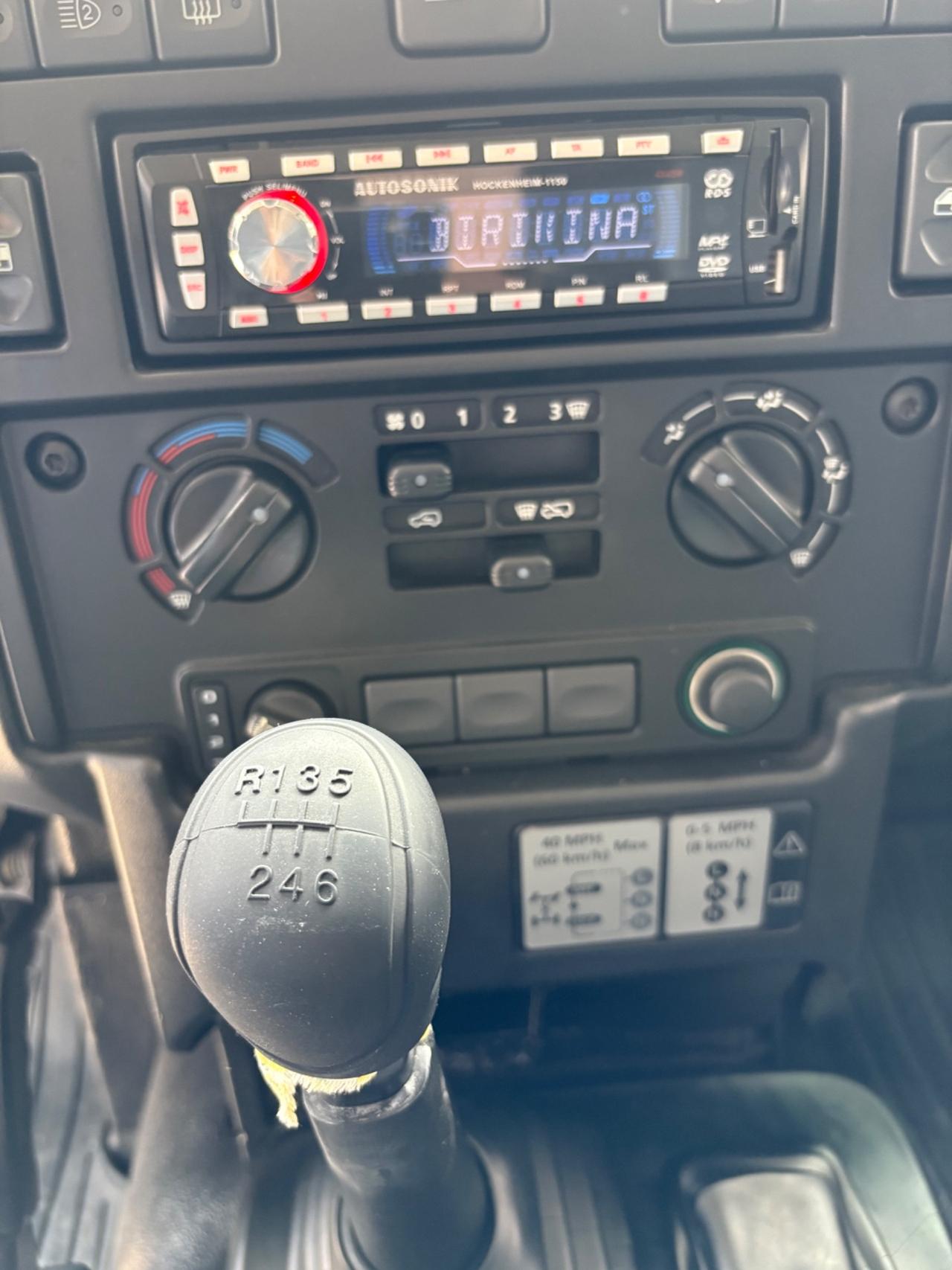 Land Rover Defender 90 2.4 TD4 Station Wagon E
