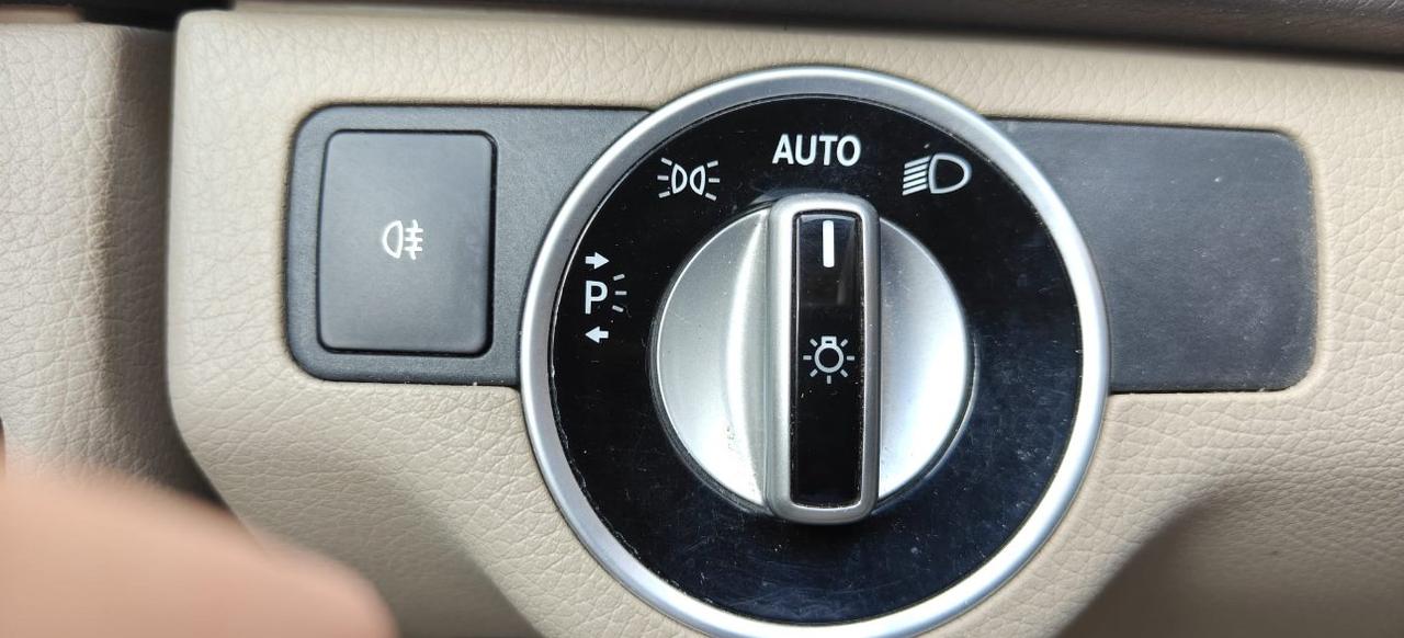 Mercedes C 220 CDI BlueEfficiency Avantgarde c/bixeno Berlina