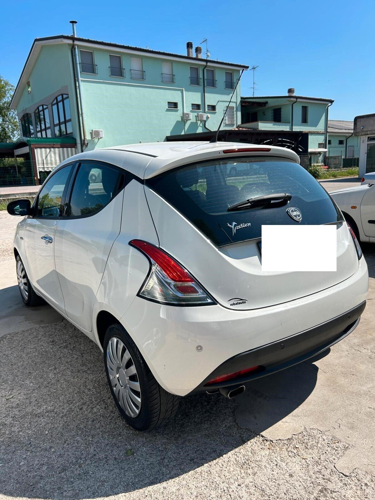 Lancia Ypsilon 1.3 MJT 16V 95 CV 5 porte S&S Elle ok neo patentati