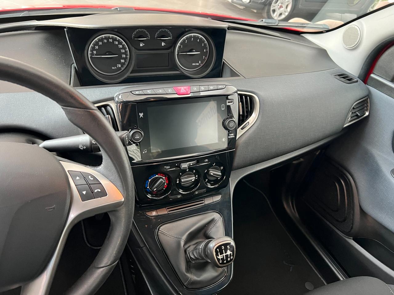 LANCIA YPSILON 1.0 70 CV HYBRID GOLD €185/MESE