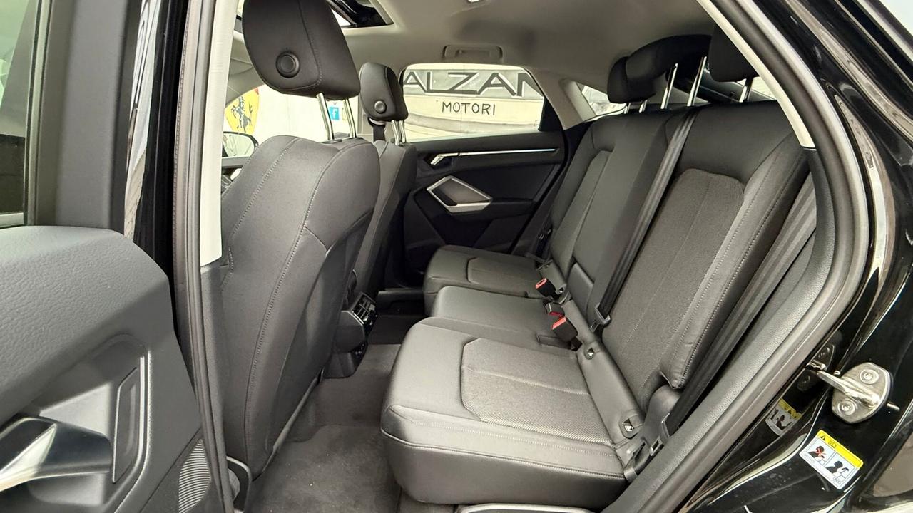 AUDI Q3 SPB 35 TDI IDENTITY BLACK KM0 2024 TETTO APRIBILE