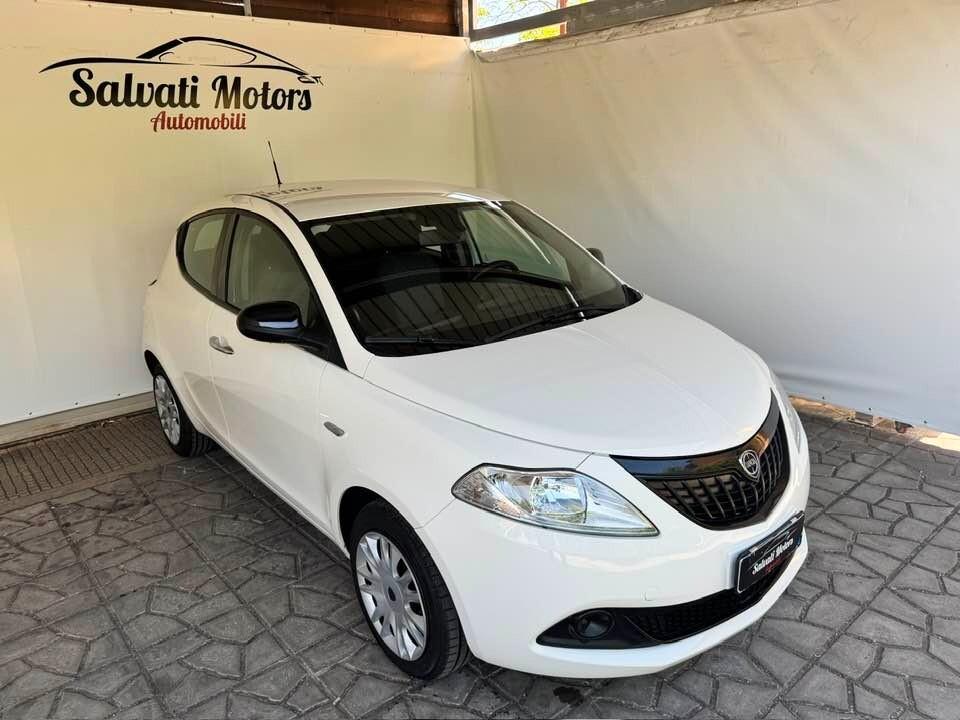 Lancia Ypsilon 1.0 FireFly 5 porte S&S Hybrid Silver