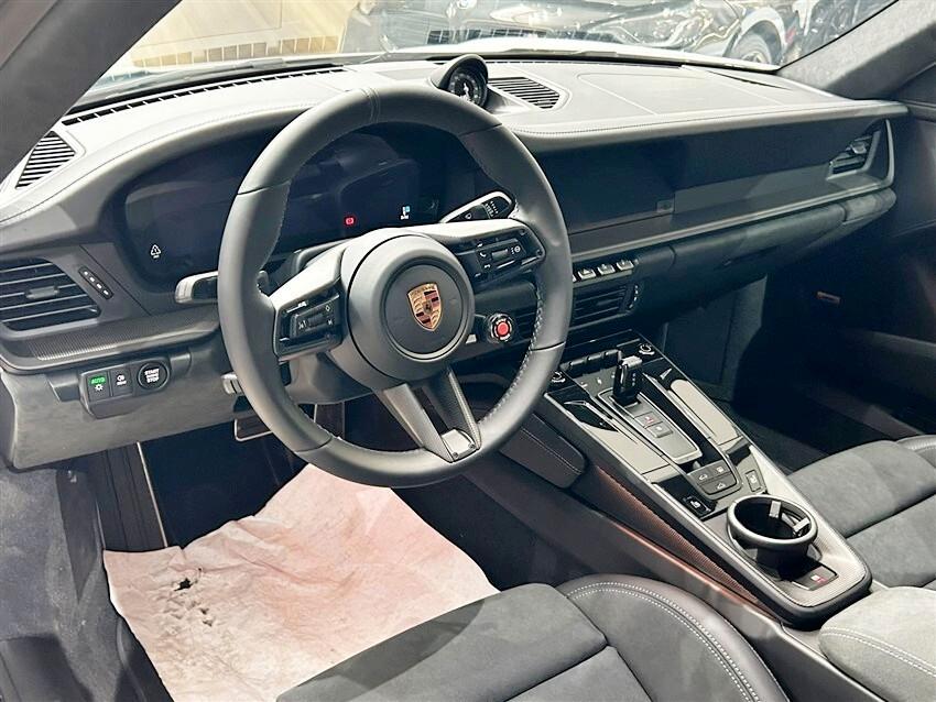 Porsche 911 Carrera GTS