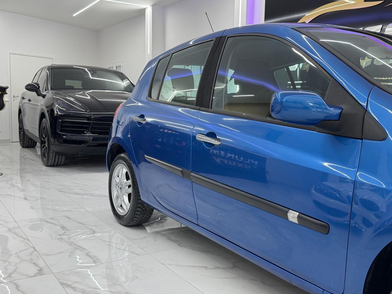 Renault Clio 1.2 16V Luxe-Full Optional