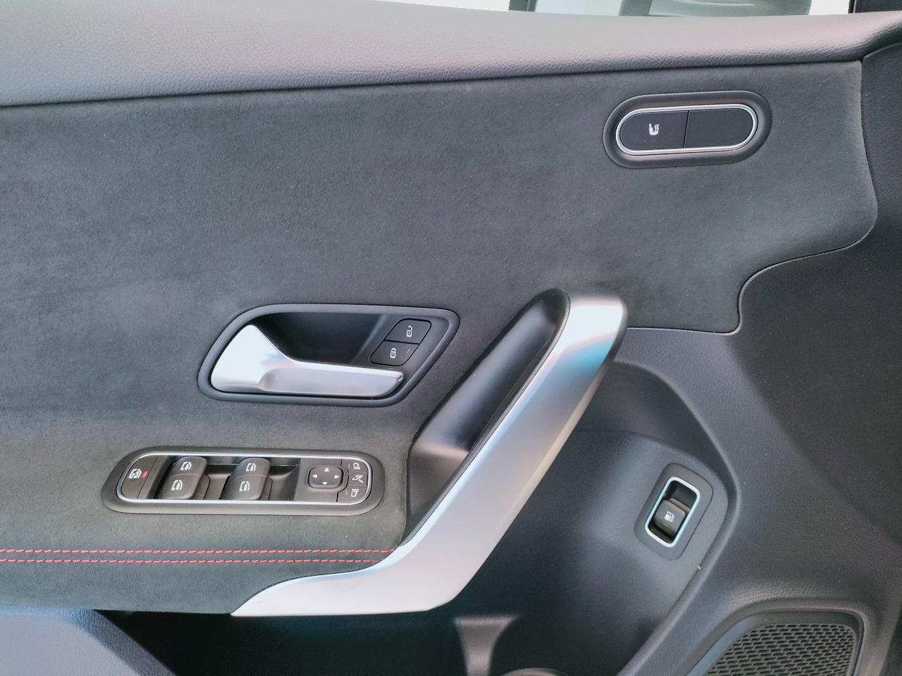 Mercedes-Benz A 250 e con tecnologia ibrida EQ
