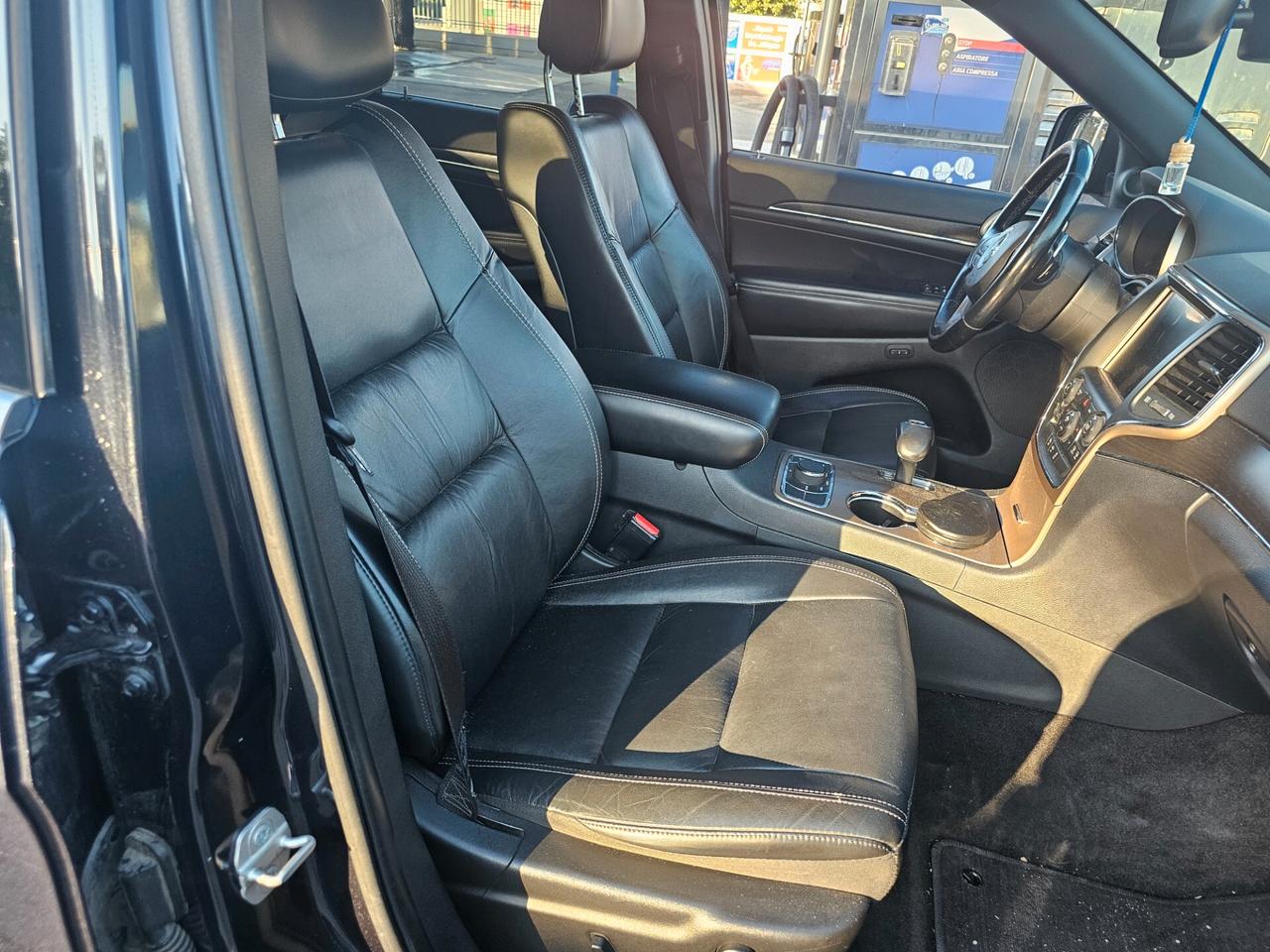 Jeep Grand Cherokee OVERLAND limited