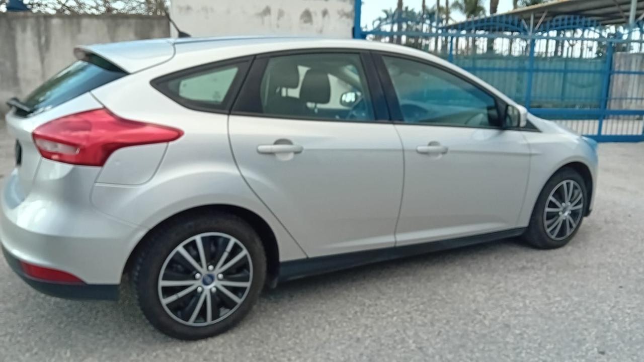 Ford focus 5P-1.6 gpl - km 86000-2015