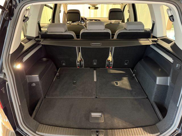VOLKSWAGEN Touran 1.5 TSI Business Navi App Connect DAB+
